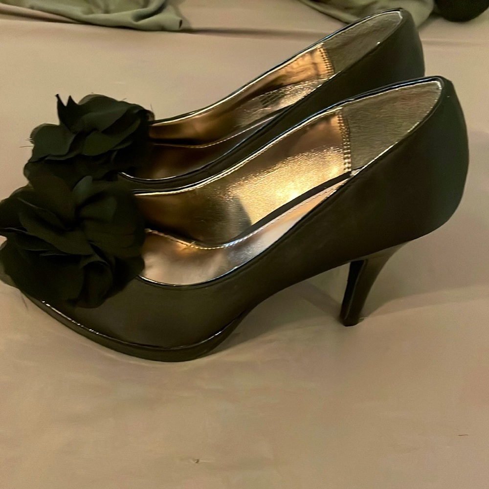 Celia Black Flora Pump size 8